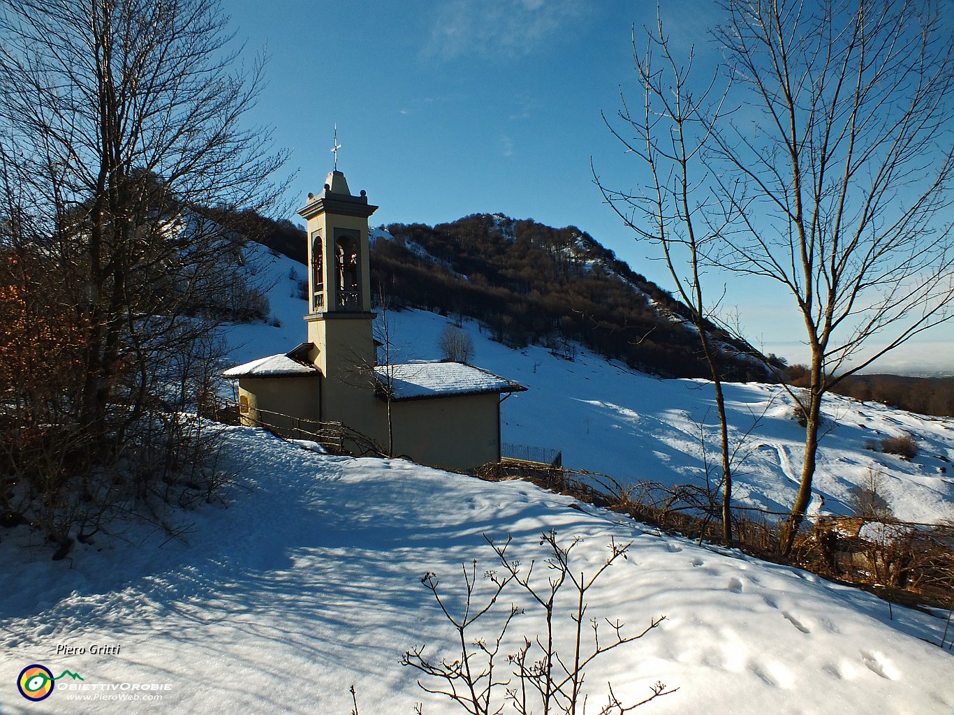 08 Chiesa di S. Barnaba con vista sul Monte Podona.JPG